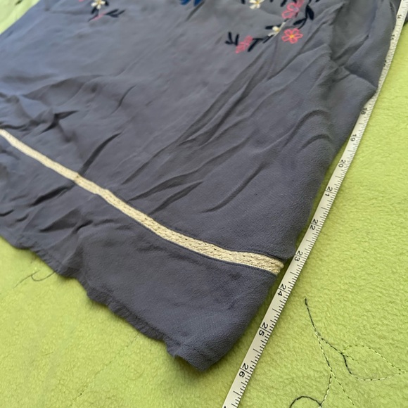 Floral, off the shoulder Blouse (Plus-Size!) - Picture 3 of 5